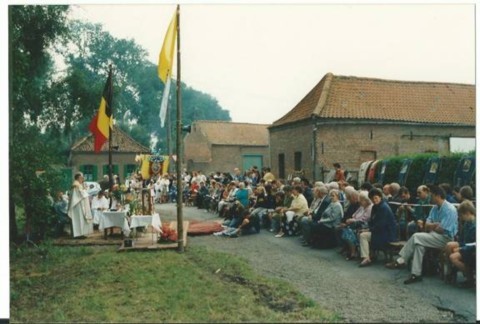 Assistance à la messe à Vezonchaux Assistance à la messe à Vezonchaux