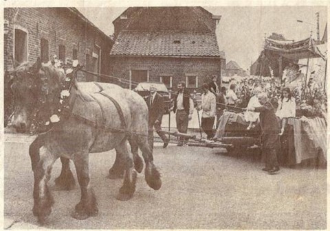 Arrivée à l’église Arrivée à l’église