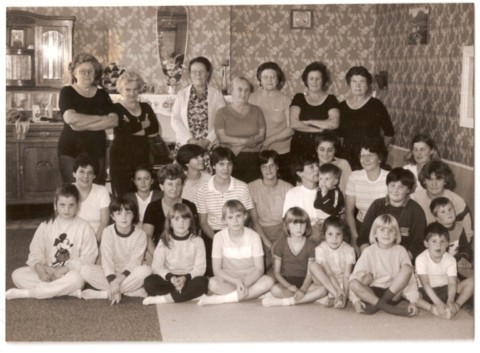 1985 De G à D : Bona COSSEMENT, Jeanne VIVIER, Léa BOCQUILLON, Georgette MAROILLE, Suzanne FARVACQUE, Madeleine ESCALIER, Antoinette BRUNIN. 1985 De G à D : Bona COSSEMENT, Jeanne VIVIER, Léa BOCQUILLON, Georgette MAROILLE, Suzanne FARVACQUE, Madeleine ESCALIER, Antoinette BRUNIN.